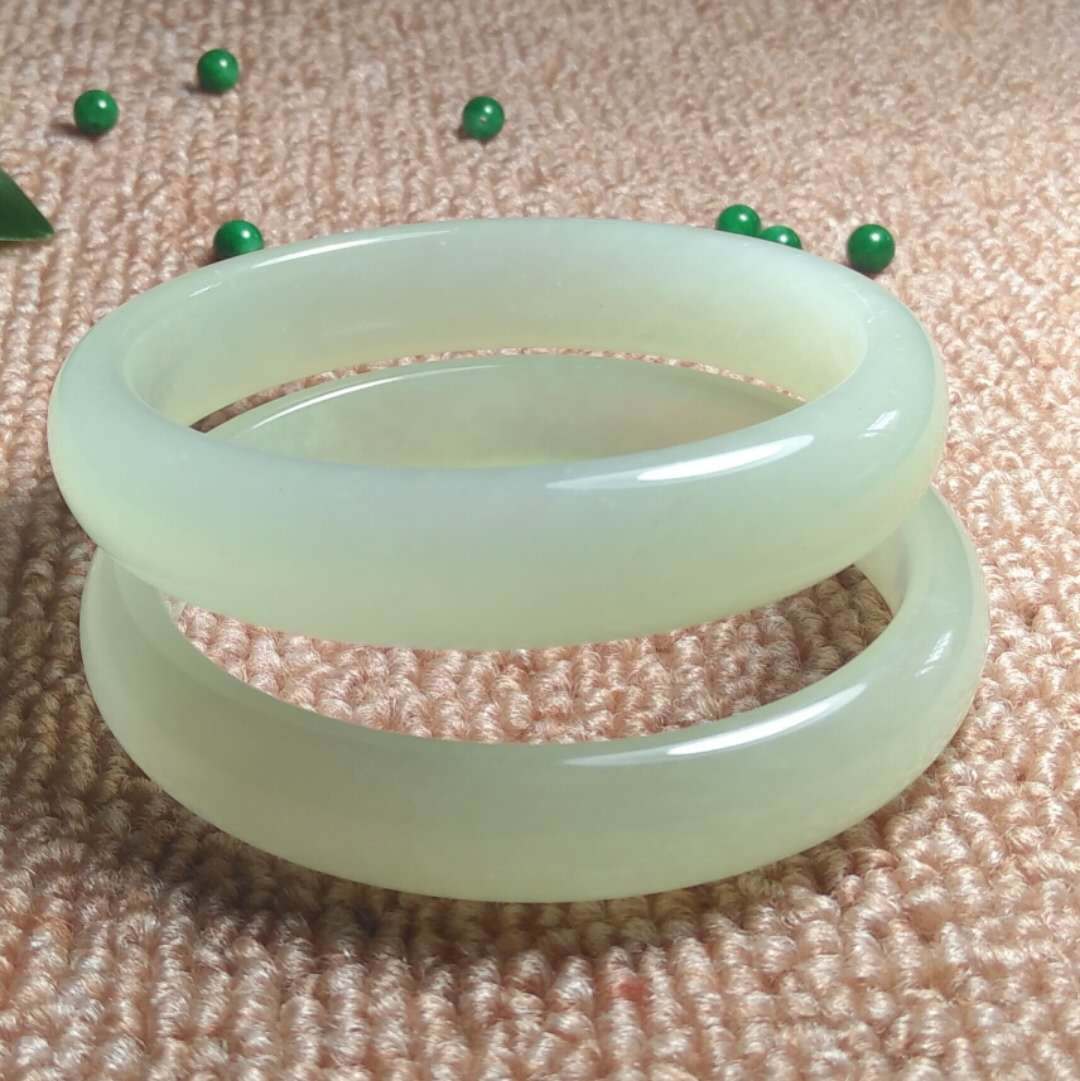 厂价供应玉器东北岫玉镯子 时尚莹润浅白岫岩玉手镯