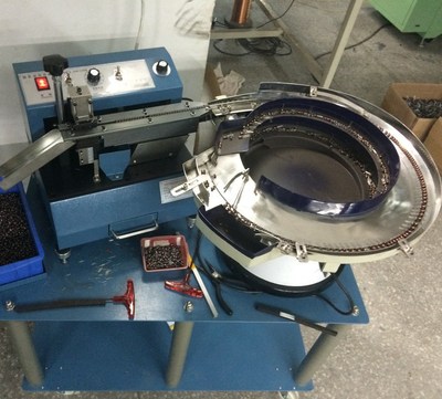 全自动散装工字电感剪脚机 工字磁芯剪脚机 剪脚精度±0.2mm