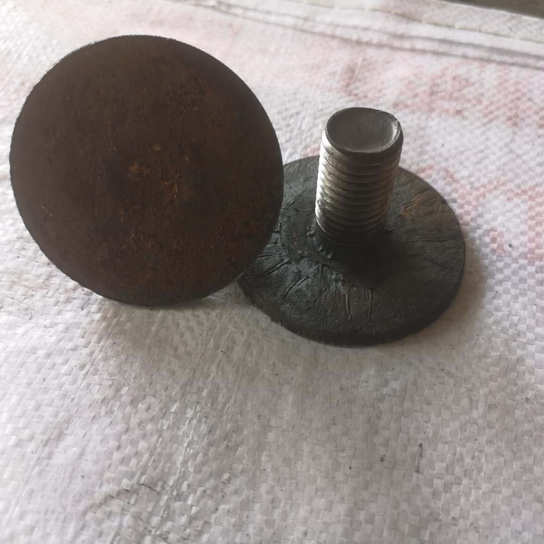 厂家直销专业订做圆帽螺丝 热打圆头螺栓 订做各种异形件