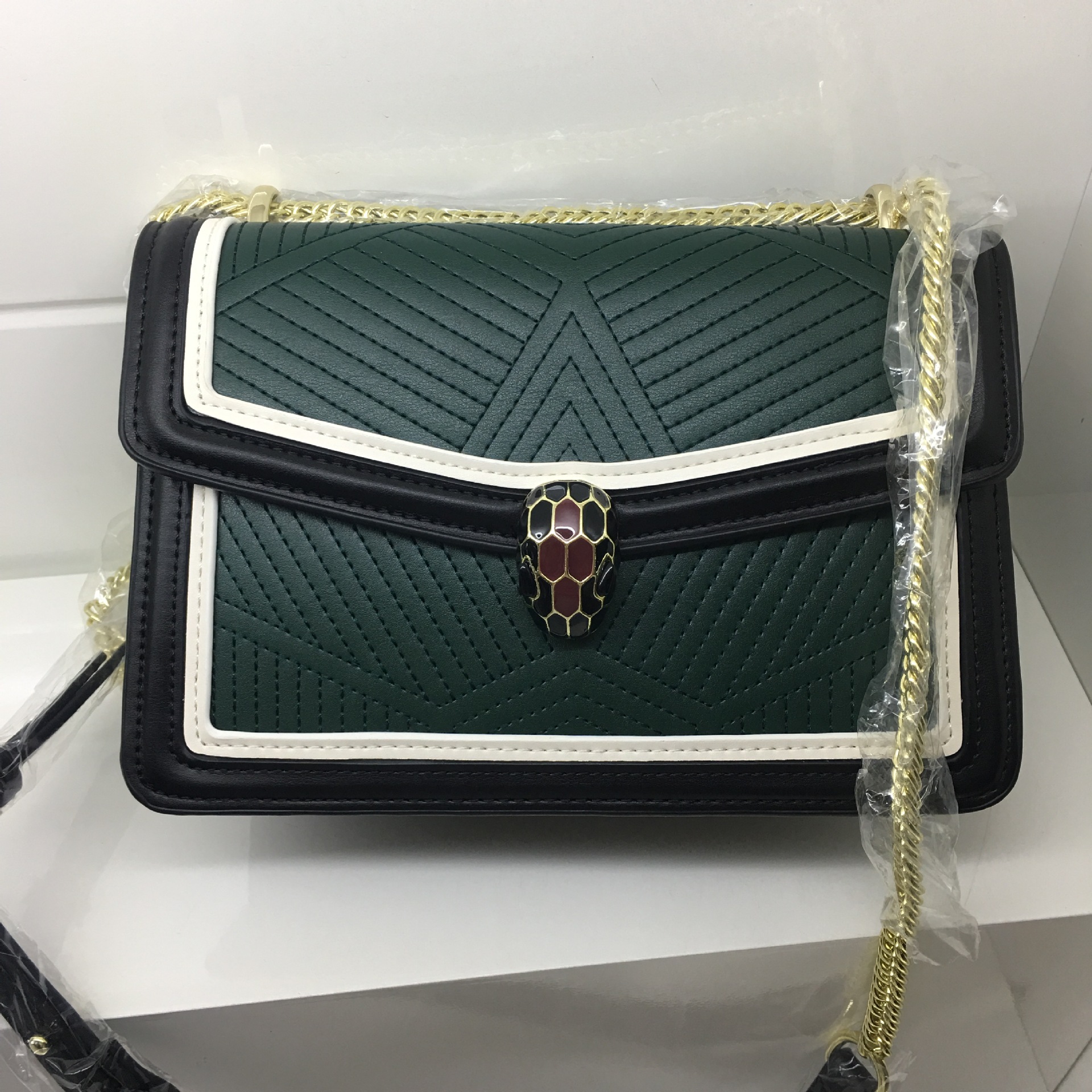 2018新款真皮女士单肩包石纹牛皮拼色链条锁扣斜跨女包时尚蛇头包