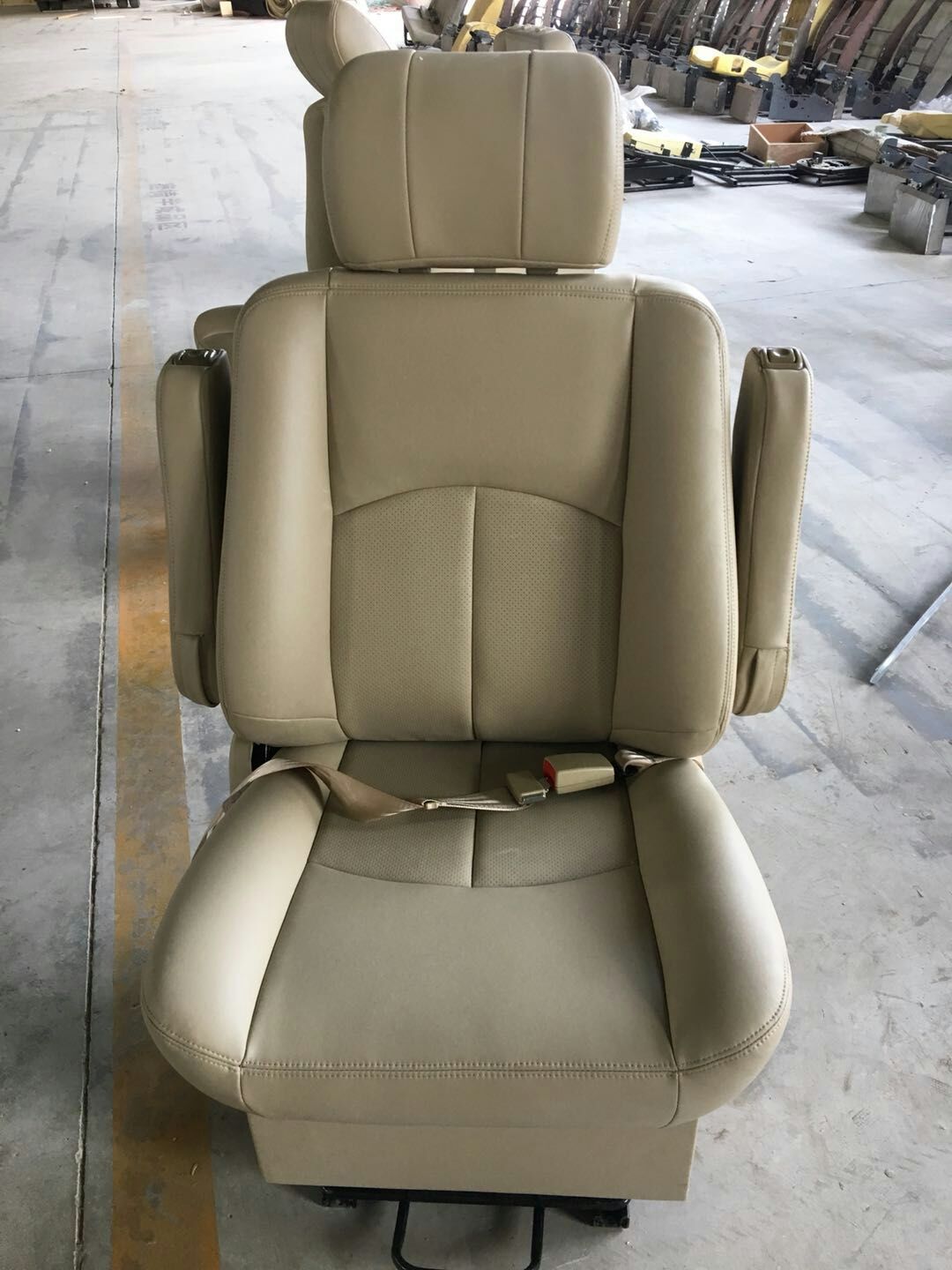 丰田7座什么车性价比高_丰田考斯特商务车12座_丰田埃尔法6座还是7座