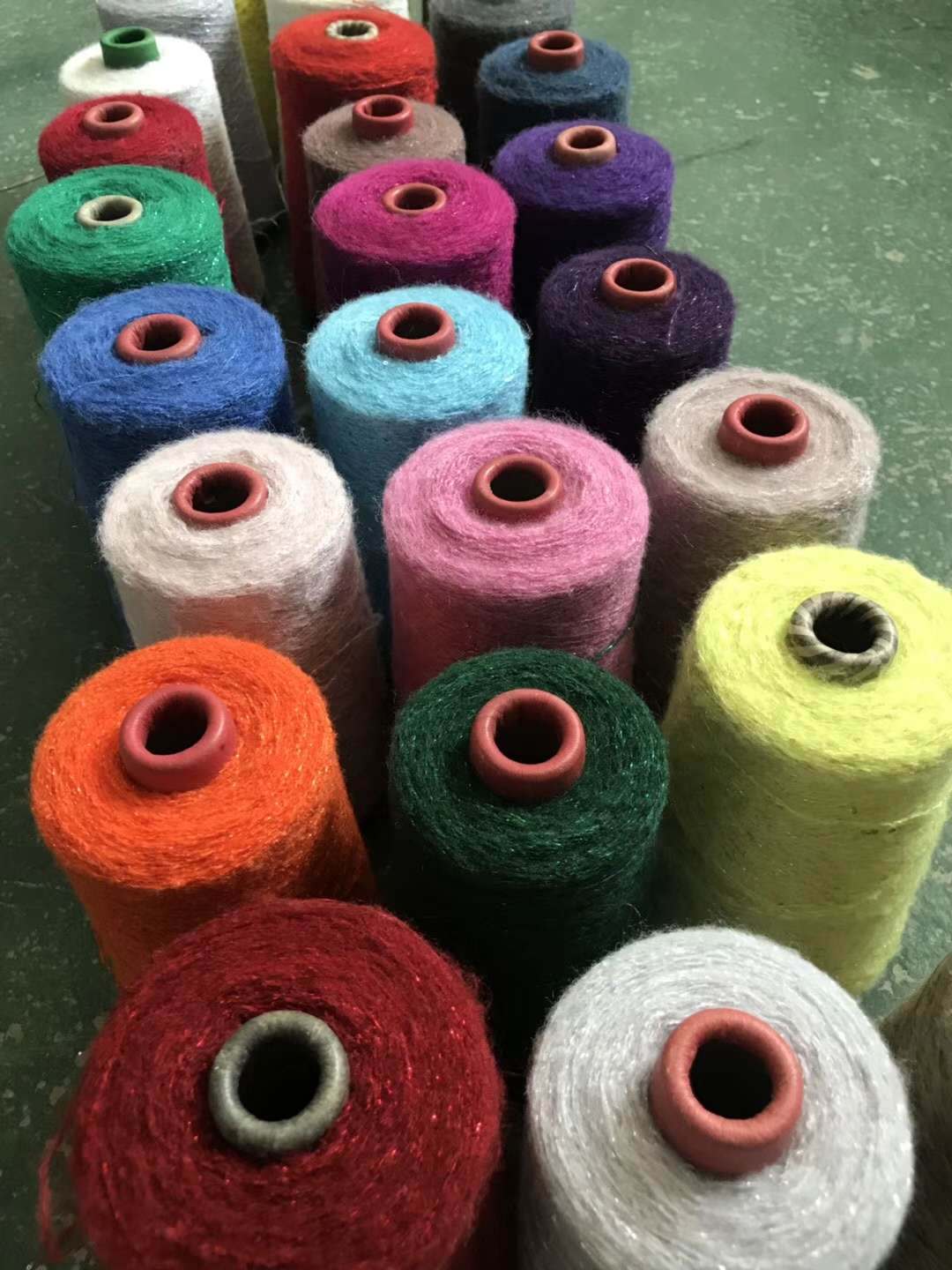 15/1nm 64%腈纶29%尼龙7%羊毛 银线 珠片 珠片起毛纱 拉毛纱