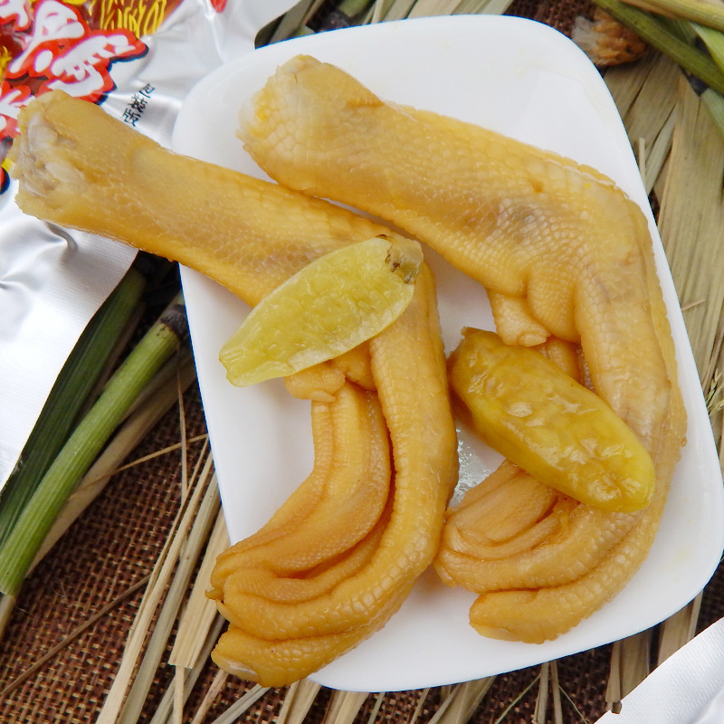 春江泡椒鸭掌32克50个起包邮广西特产小吃零食真空包装独立鸭脚