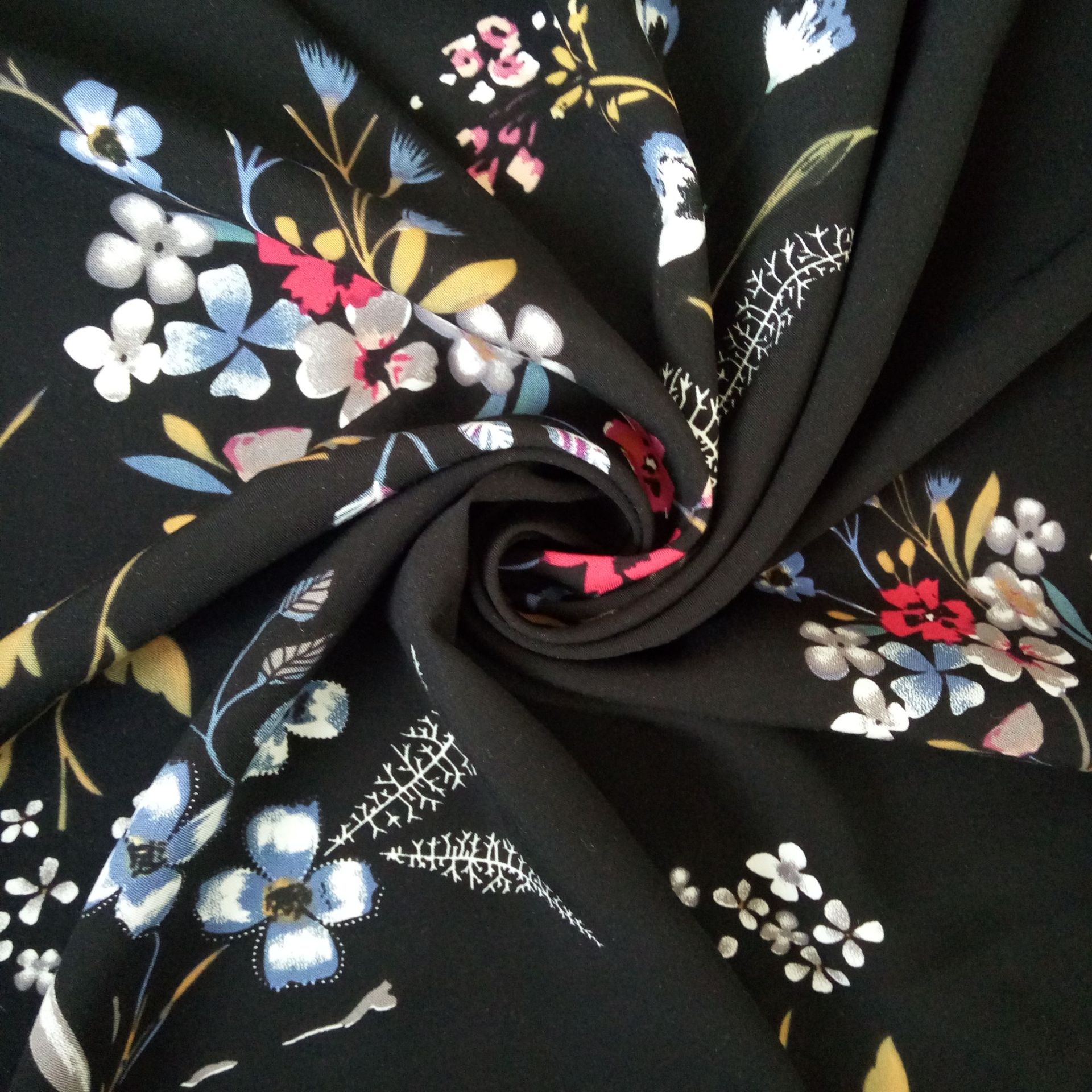 时装面料 40*40/100*80 黑底小碎花 田园风格 女士人棉连衣裙布