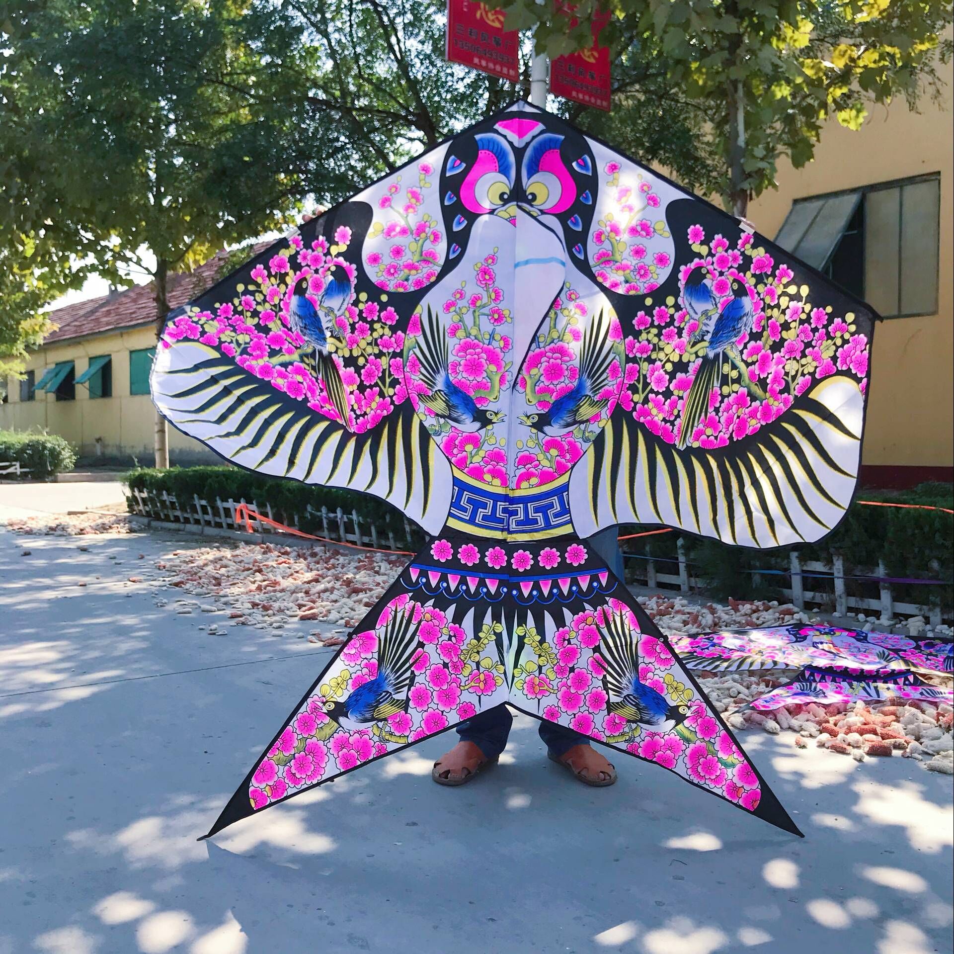 潍坊风筝新款烫金沙燕风筝儿童风筝大中小批发厂家供应