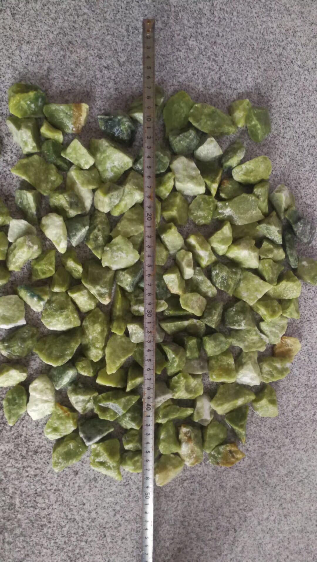 厂家直销丹东绿 水磨石艳绿石米 水磨石高端石子材料