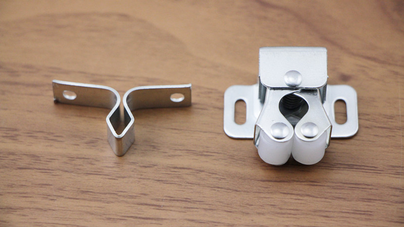 柜门碰珠衣柜橱柜柜门扣门夹扣卡式门吸家具卡扣门碰小磁吸弹簧扣