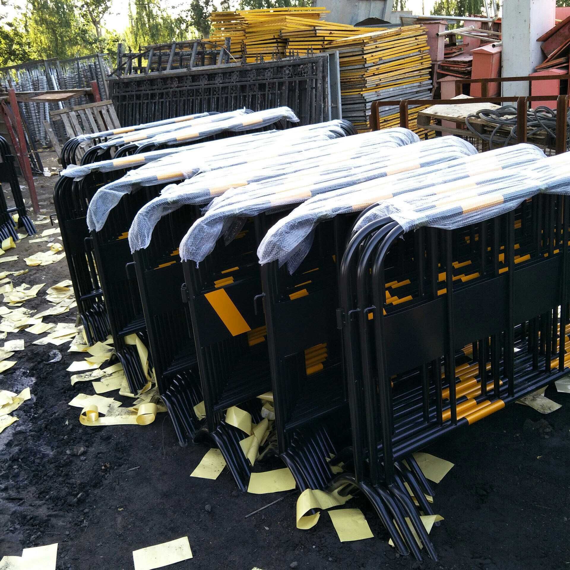 地铁不锈钢铁马隔离栏可定做护栏 公路施工临时移动黑黄铁马护栏