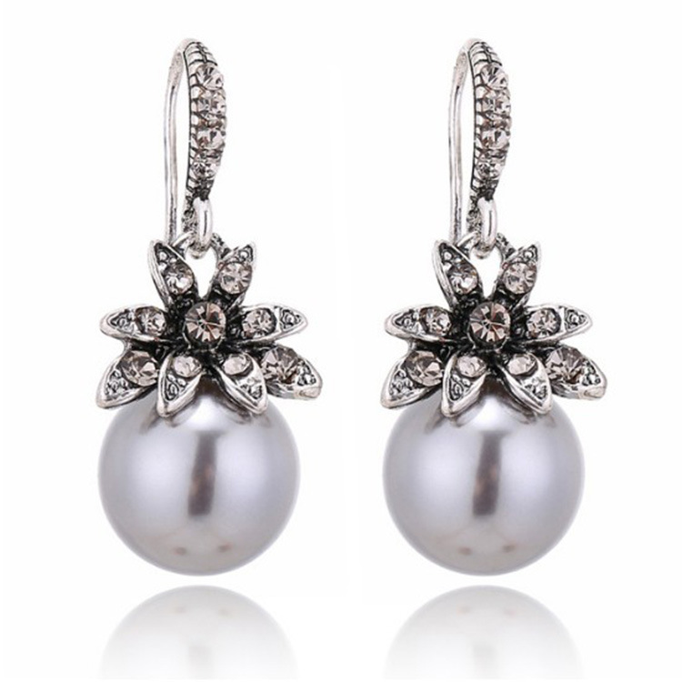 Sunflower Pearl Earrings - Gray