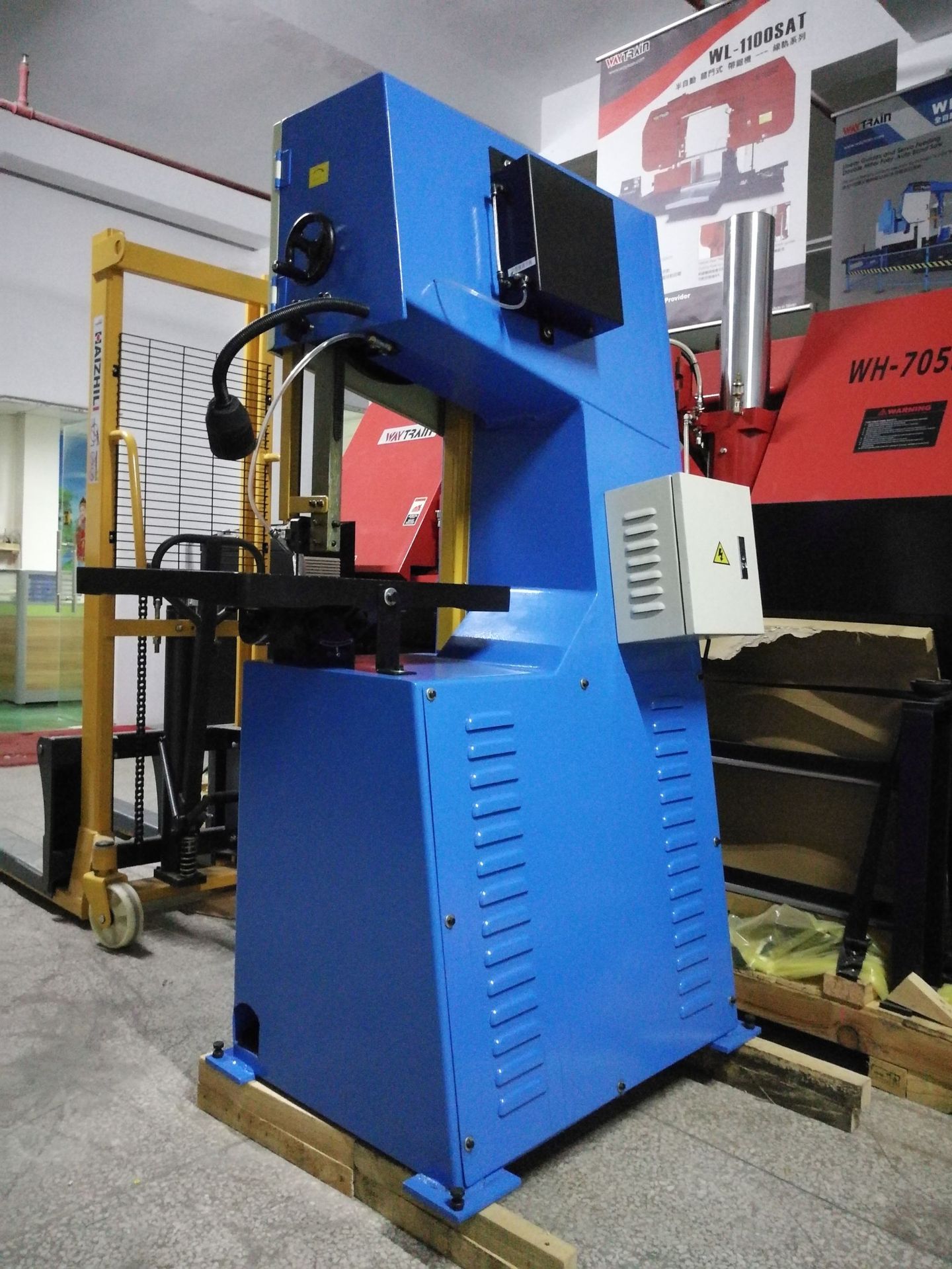 型号齐全 厂家直销台湾圣伟锯床s-400立式锯床 金属带锯床