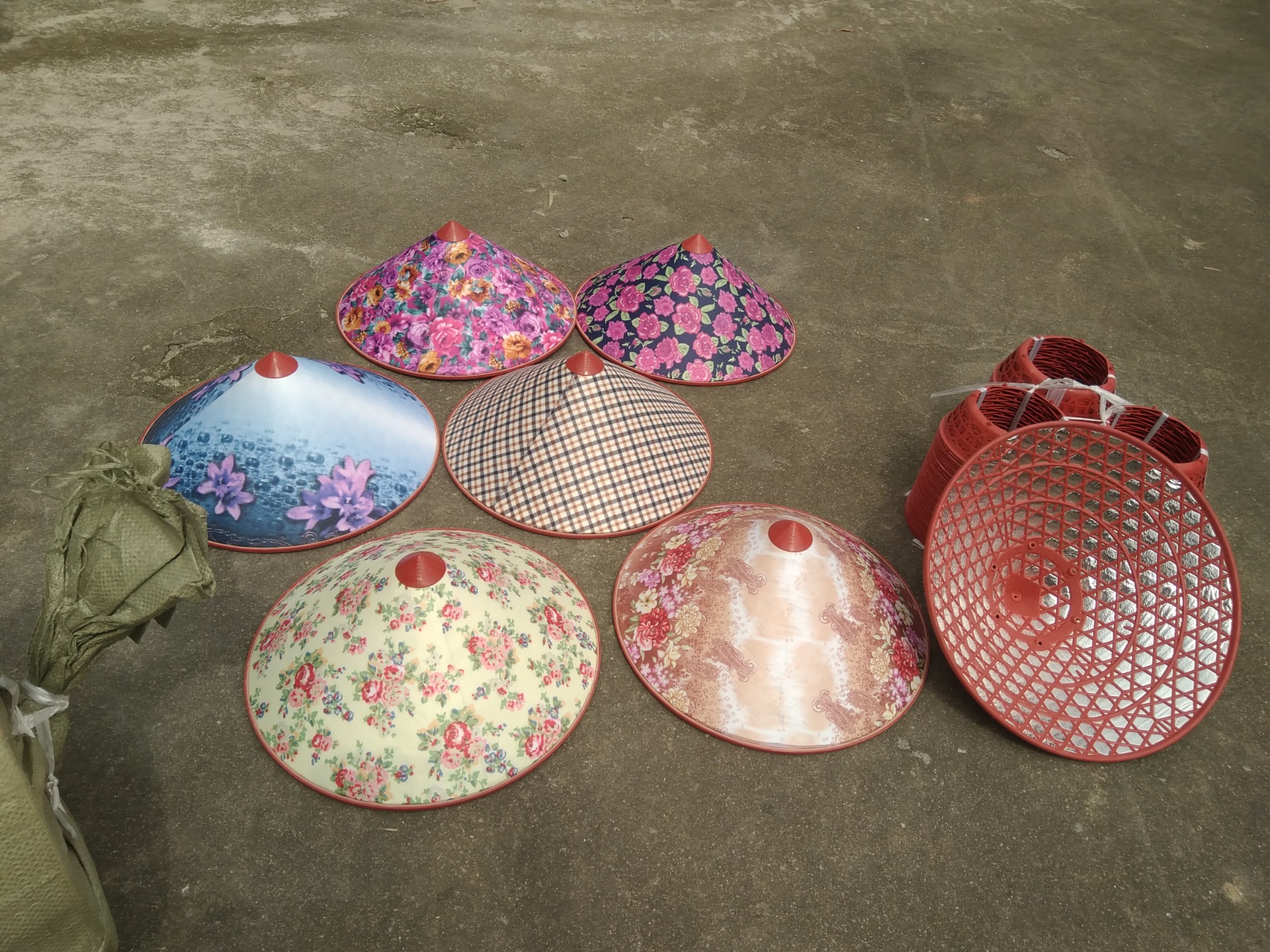 塑底混花防雨防晒斗笠特色越南风格斗笠厂家直销送帽绳