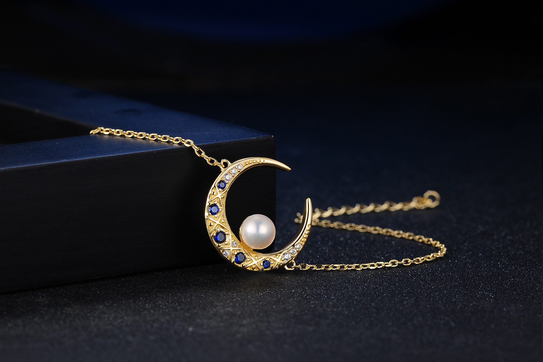 胧月925纯银彩宝首饰 天然白珍珠弯月蓝尖晶微镶镀黄金套装饰品