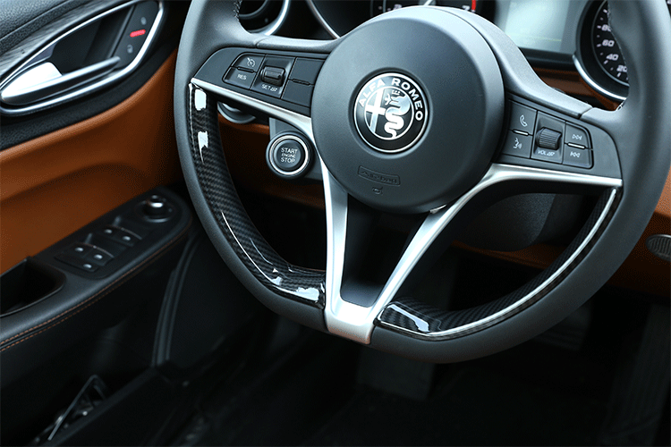 适用于阿尔法罗密欧giulia方向盘装饰亮片 碳纤纹款 2件套