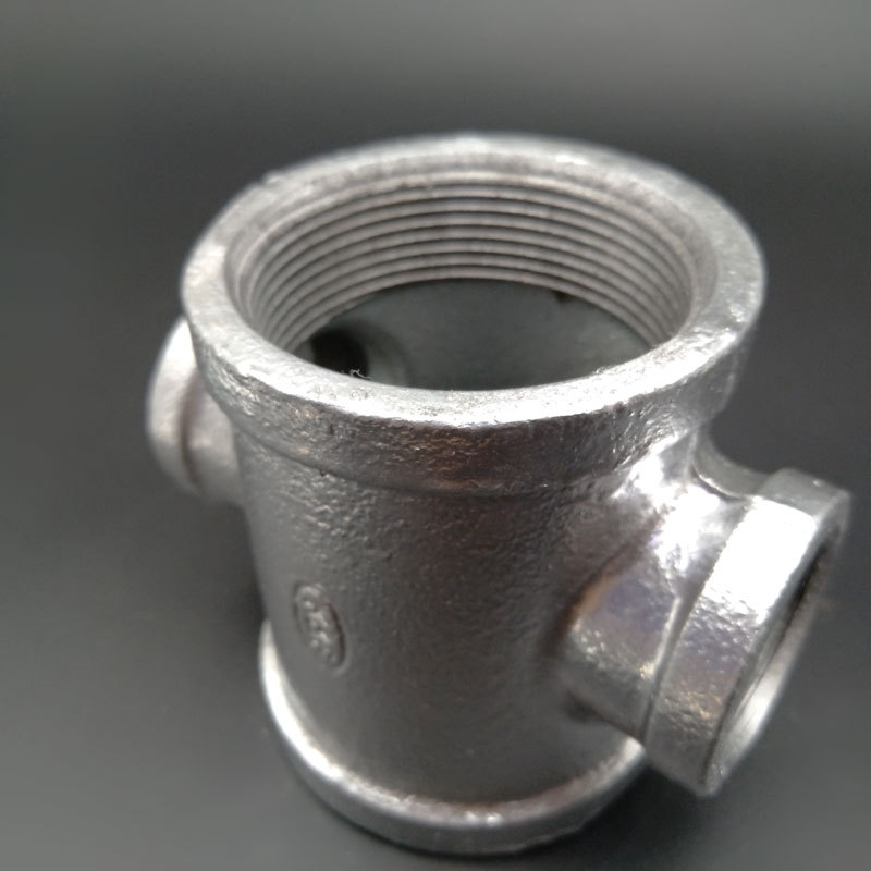 卡耐夫国标四通正四通镀锌铸铁消防玛钢管件产地货源变径四通