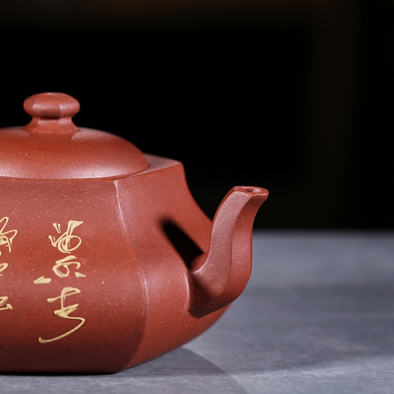 【简介】此款是郭建国的几款方器的另外一款方器,较之另一款高六方壶