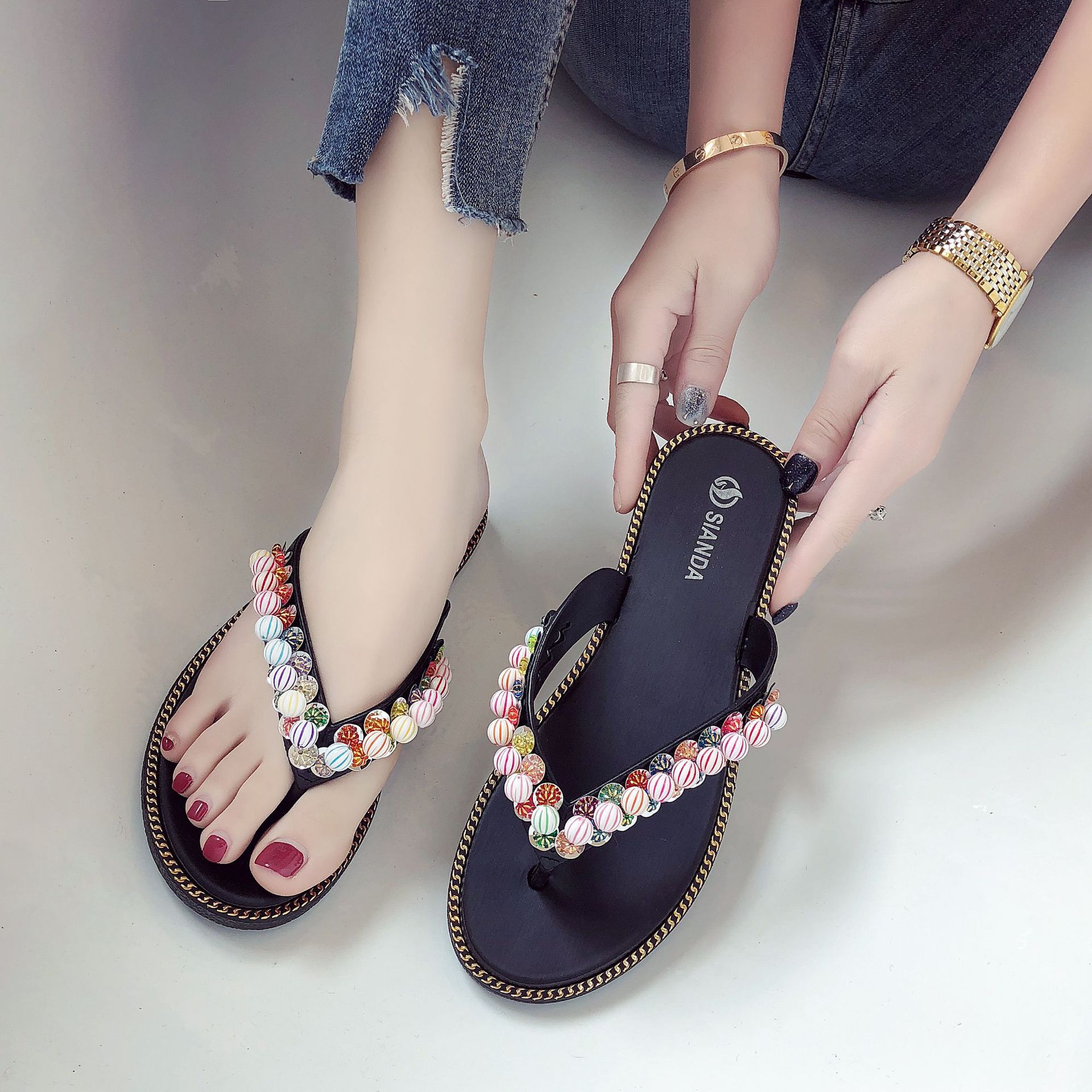 2018夏季新款韩版平底人字拖女圆头串珠夹趾凉拖鞋低帮防滑拖鞋女