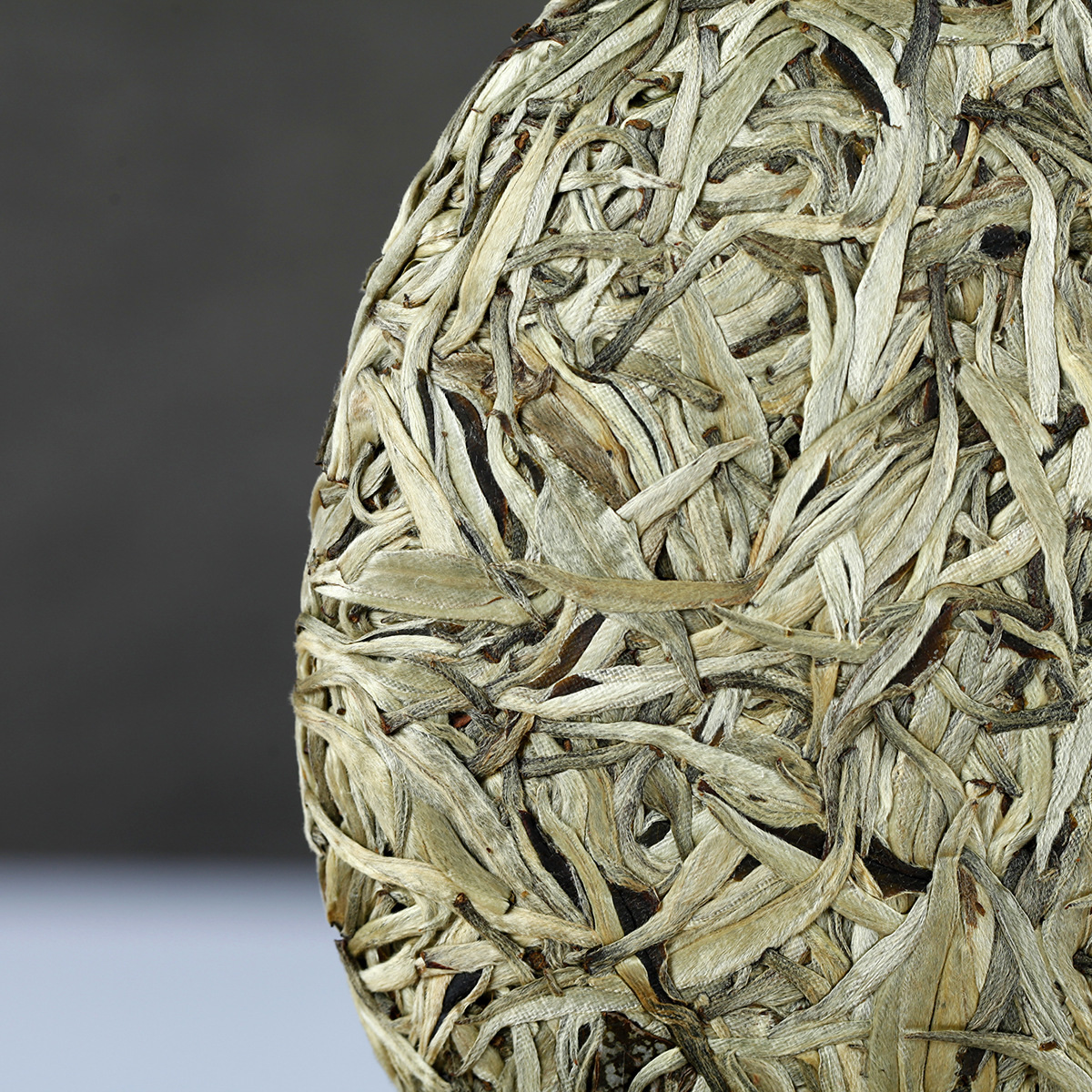 批发 银芽贡饼 云南普洱茶 生茶 2017明前春 古树单芽景谷大白芽