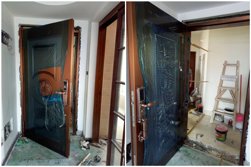 先将门框与门扇分开,确定吊脚高度,先调整门铰位的吊脚,套门先调整后