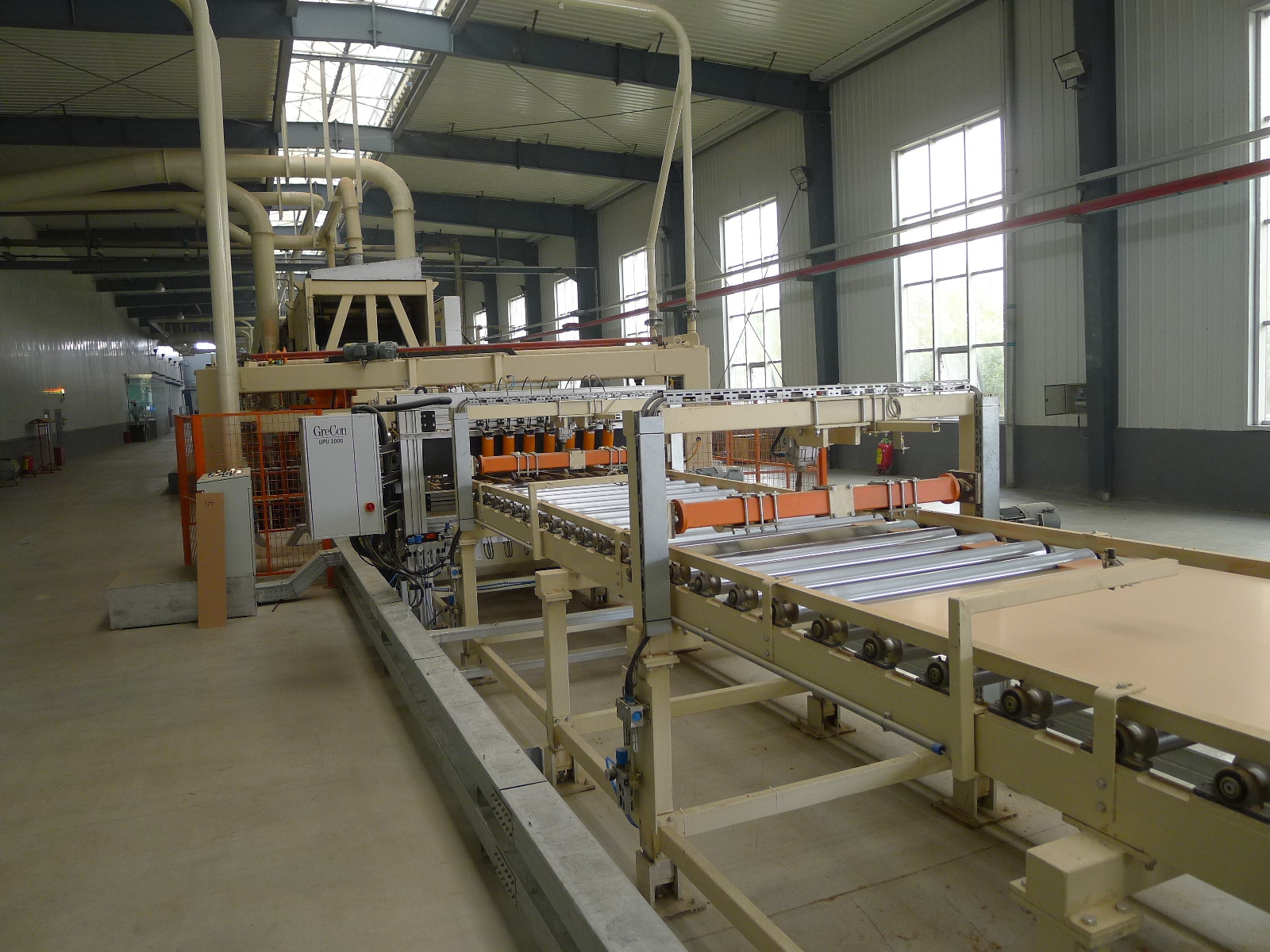 厂家供应杨 密度板 胶合板 多层板双面桃花芯砂光板可贴三聚氰胺