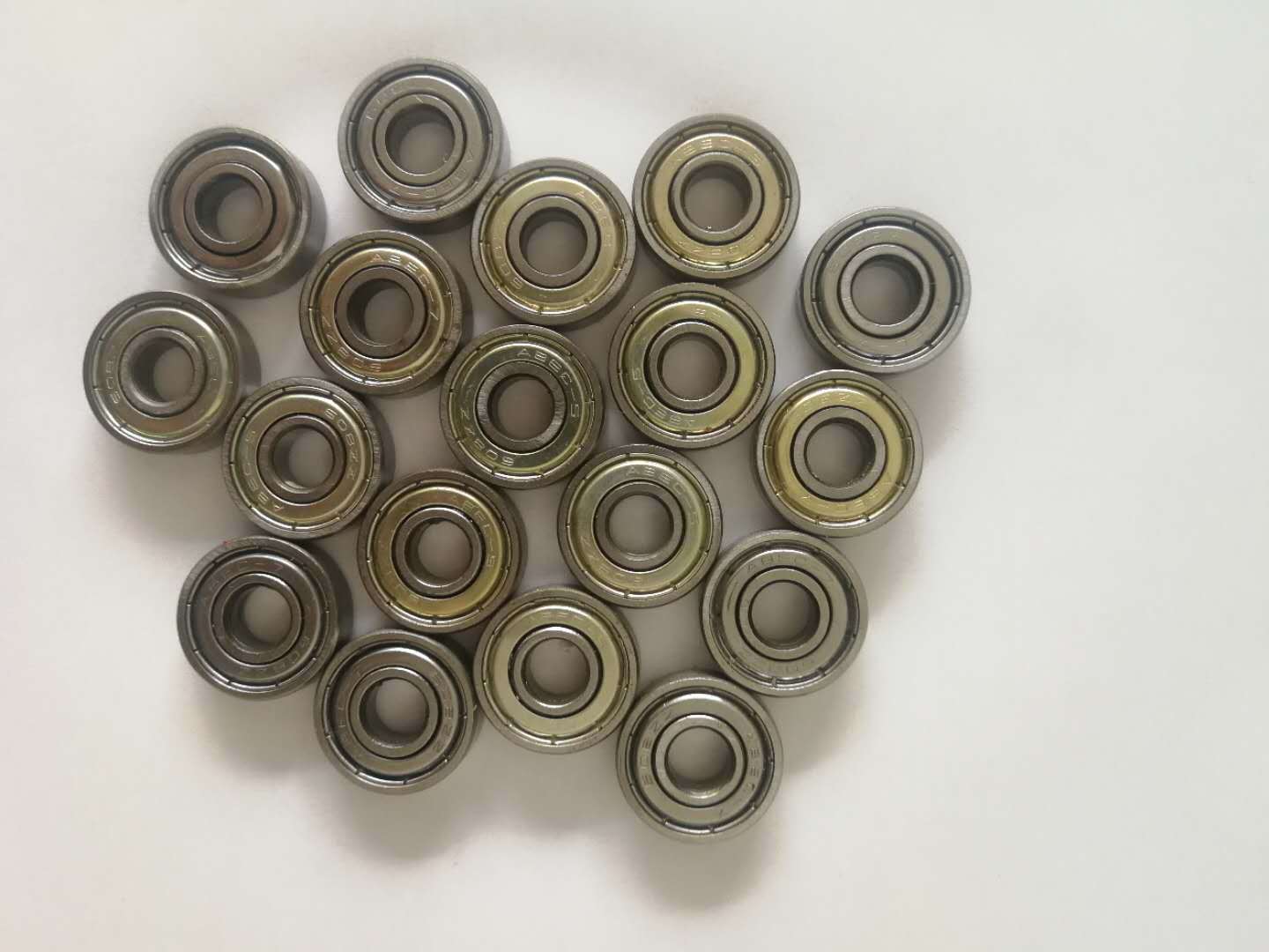 608碳钢轴承 溜冰鞋轴承 滑板车轴承 轮滑鞋608zz 滑轮轴承配件