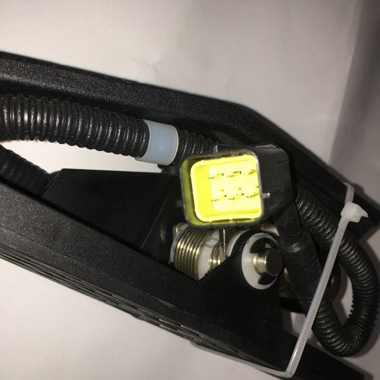 一汽解放锡柴6df3电子油门踏板油门加速传感器3602070-470-jk10