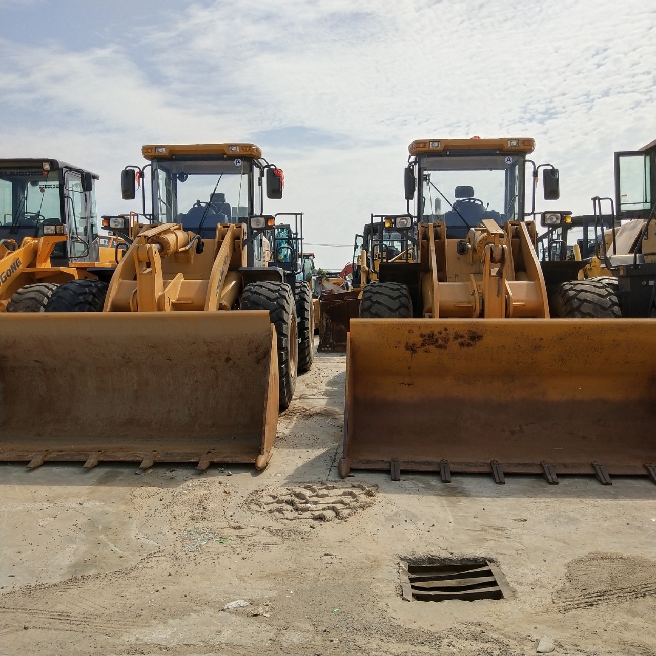 中国二手铲车市场 30 5吨装载机价格