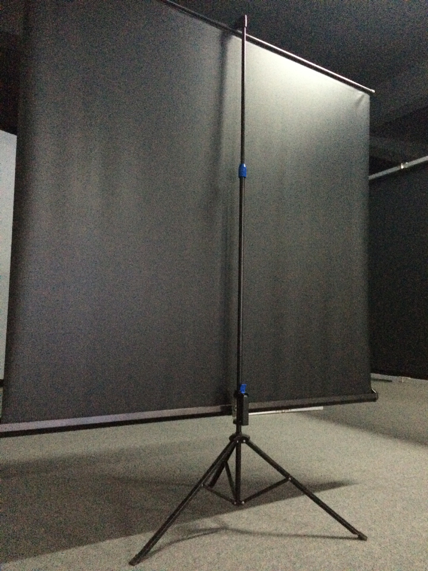 100inch支架幕布 工厂直销幕布 16:9/4:3 可选 三角支架幕布