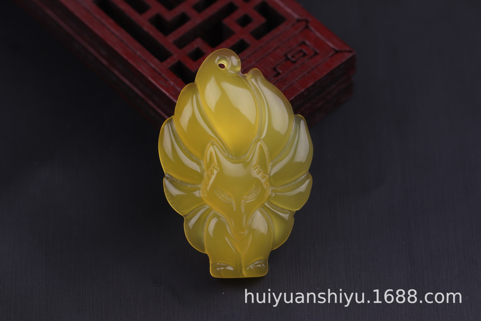 冰种玉髓九尾狐吊坠玉石玉器聪明伶俐玛瑙狐狸挂件直播款货源批发