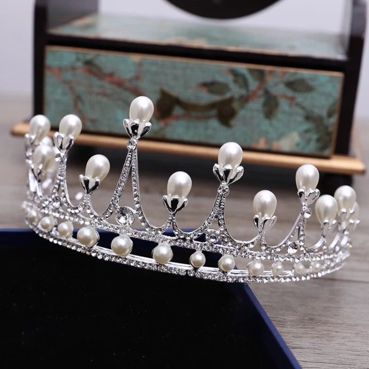 2018新款韩式公主生日皇冠 白色珍珠头饰新娘婚纱配饰品厂家直销