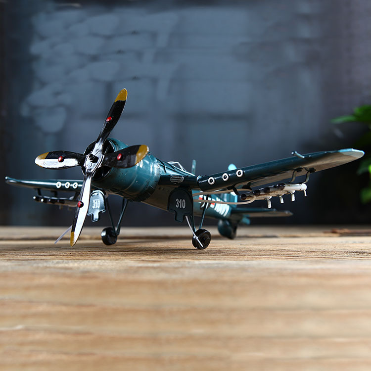 厂家直销复古铁飞机模型 绝地求生同款摆件 商场装饰店铺拍摄道具