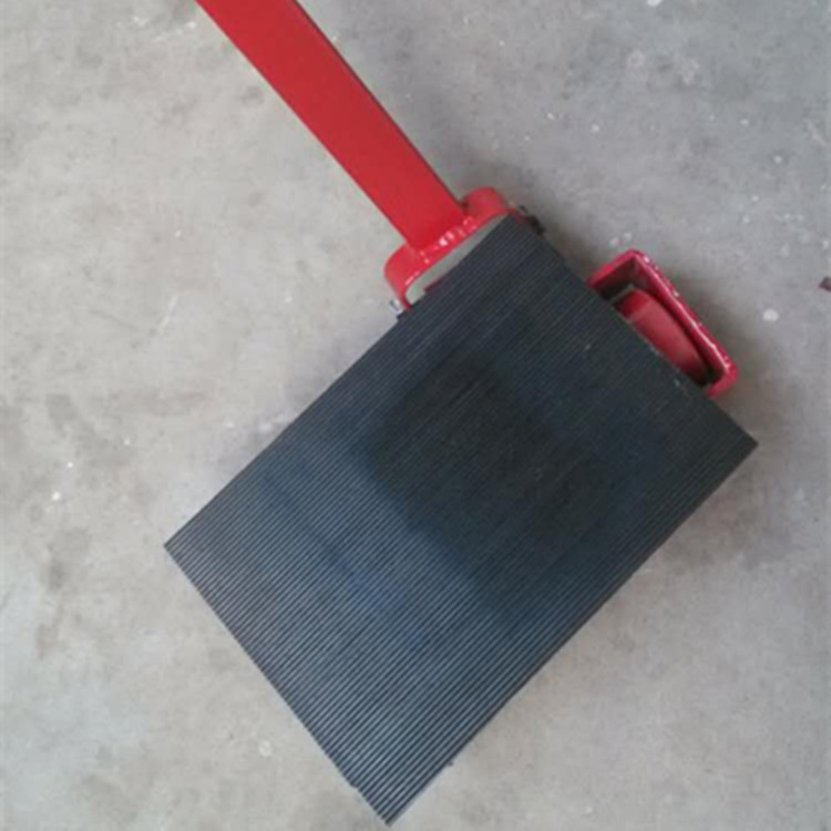 搬运小坦克车可以替代传统的滚杠搬运.