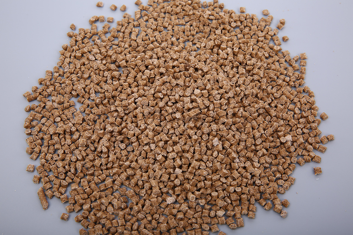 厂家直销 棕色极性塑料颗粒 秸秆 小麦颗粒 生物质颗粒 环保