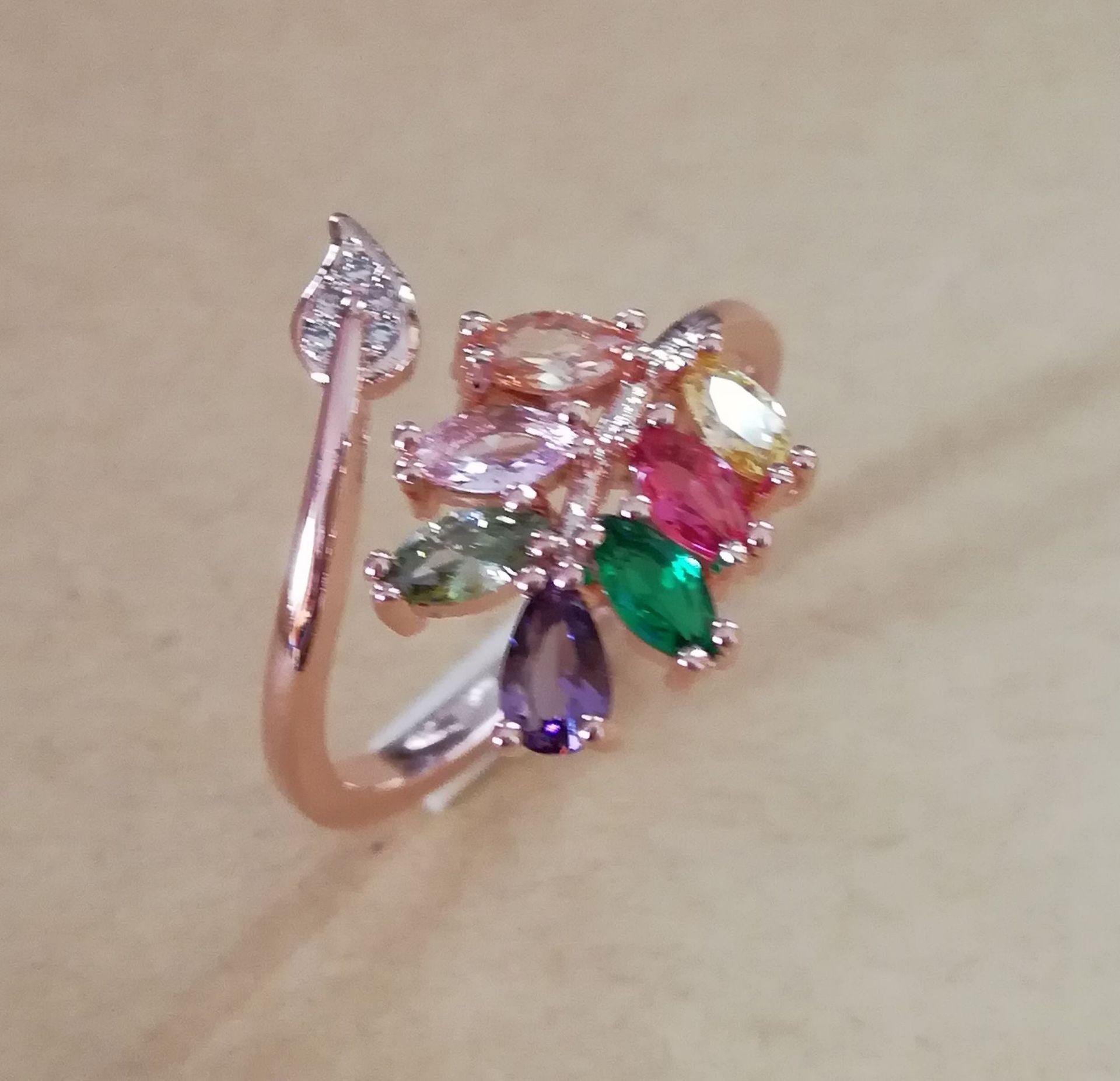 碧玺_绿碧玺和红碧玺哪个好_蓝碧玺和绿碧玺哪个好