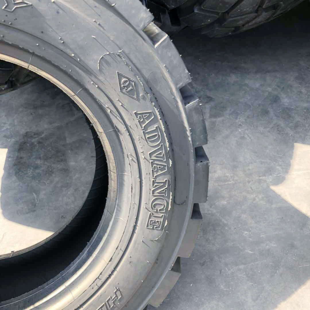 供应10-16.5 滑移装载机轮胎 工程机械轮胎全新前进耐磨