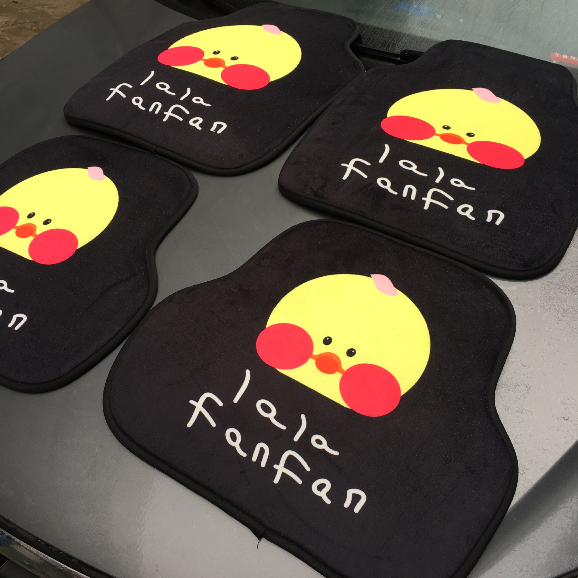 布朗熊可妮兔笨笨熊莎莉鸡卡通毛绒通用汽车脚垫时尚个性汽车脚垫