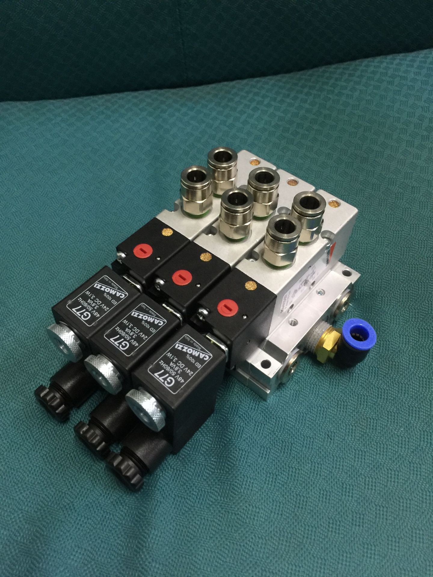 专业厂家直销意大利康茂盛热流道电磁阀3组358 015 02 9701503 00