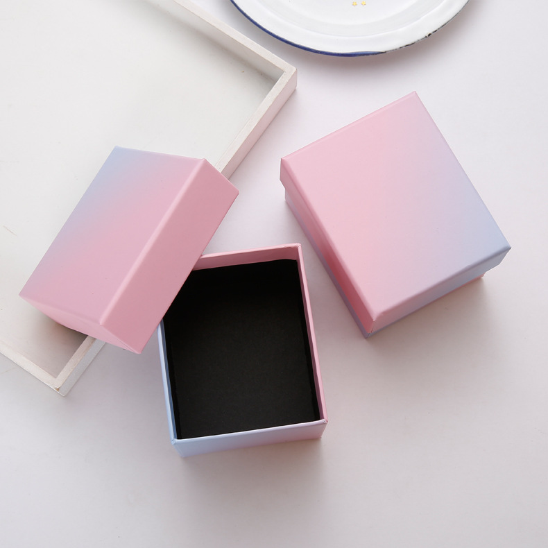 供应粉紫色渐变盒子耳环饰品包装盒硬首饰盒彩色礼盒