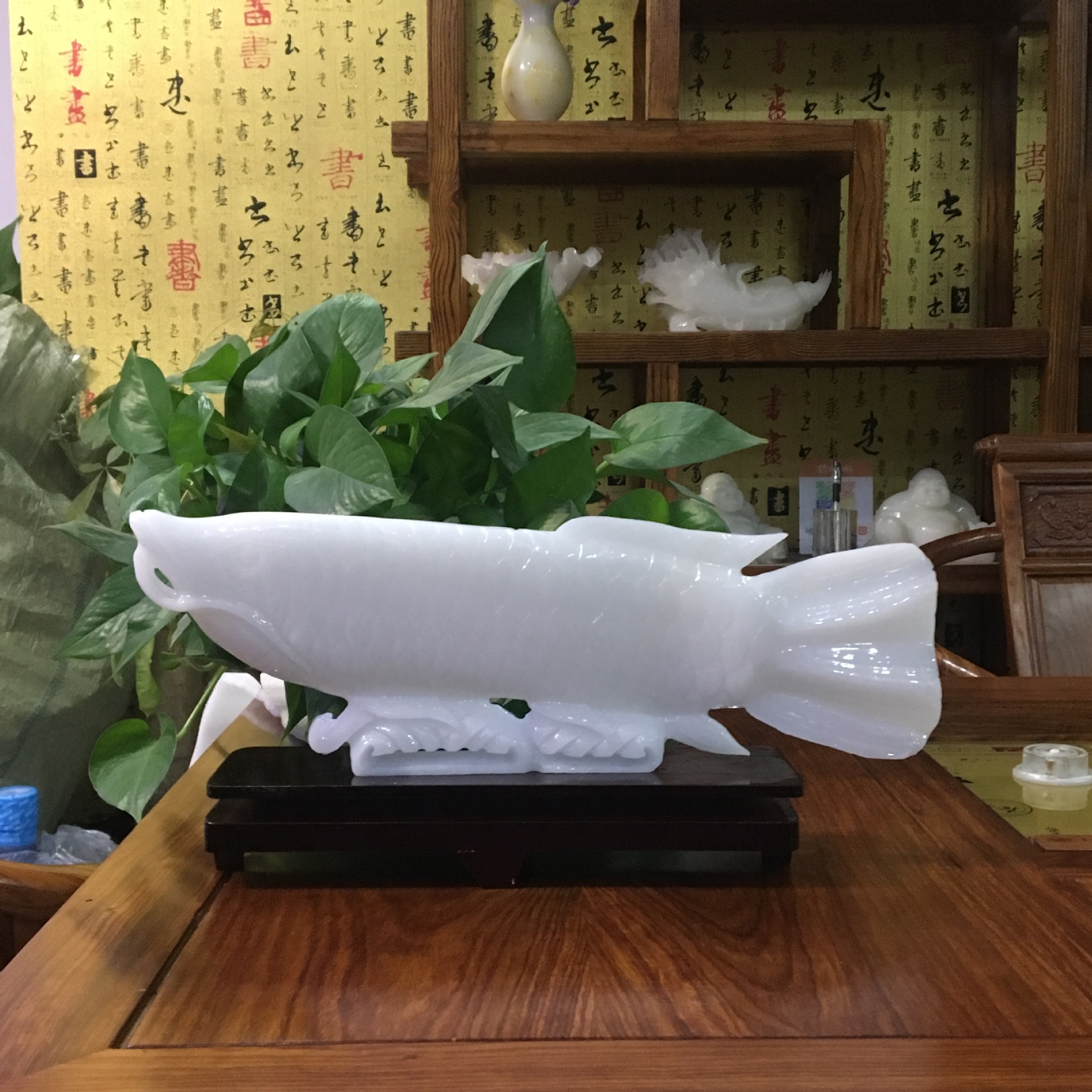 批发阿富汗白玉龙鱼摆件玉石鱼家居客厅雕刻手工工艺品