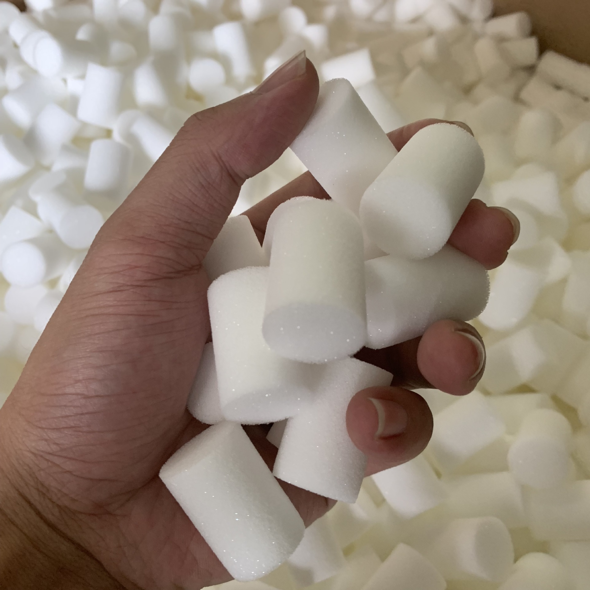 现货白色adar海绵柱防尘透气海绵垫高弹海绵颗粒