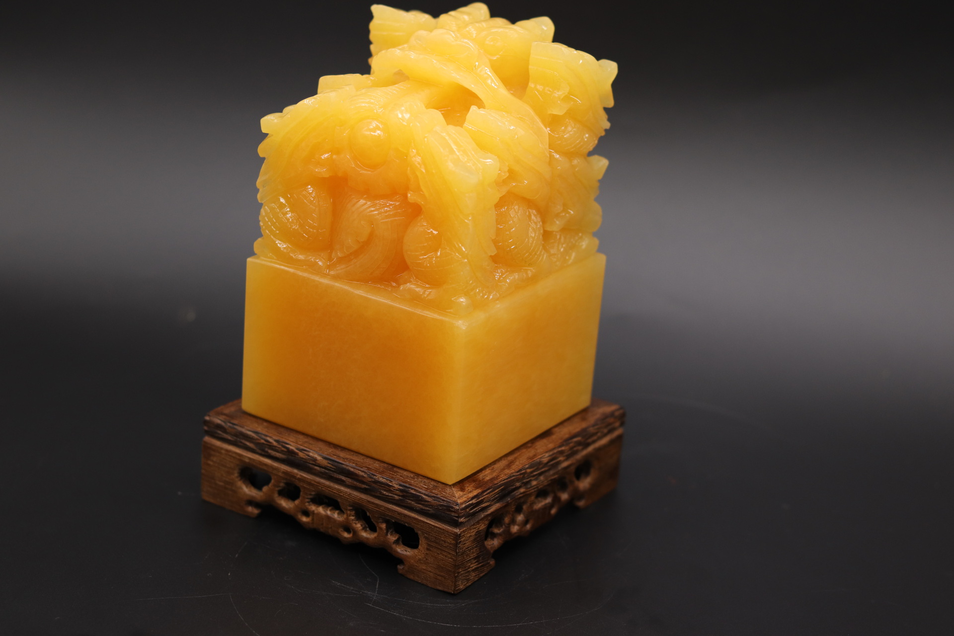 天然米黄玉九龙印章玉玺摆件玉雕工艺品商务礼品摆设