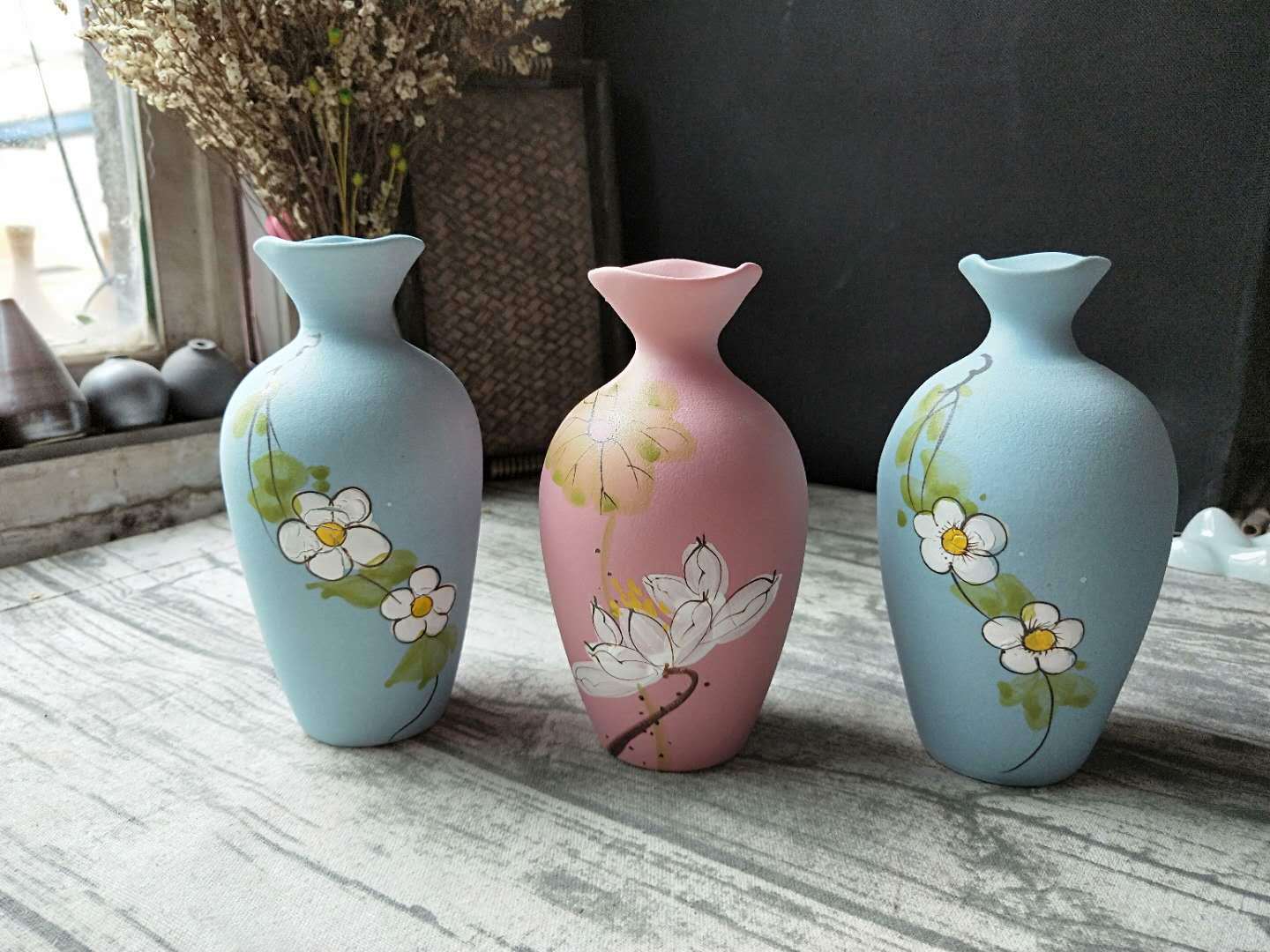 景德镇20厘米高摆件创意手绘观音玉净瓶简约陶瓷花瓶