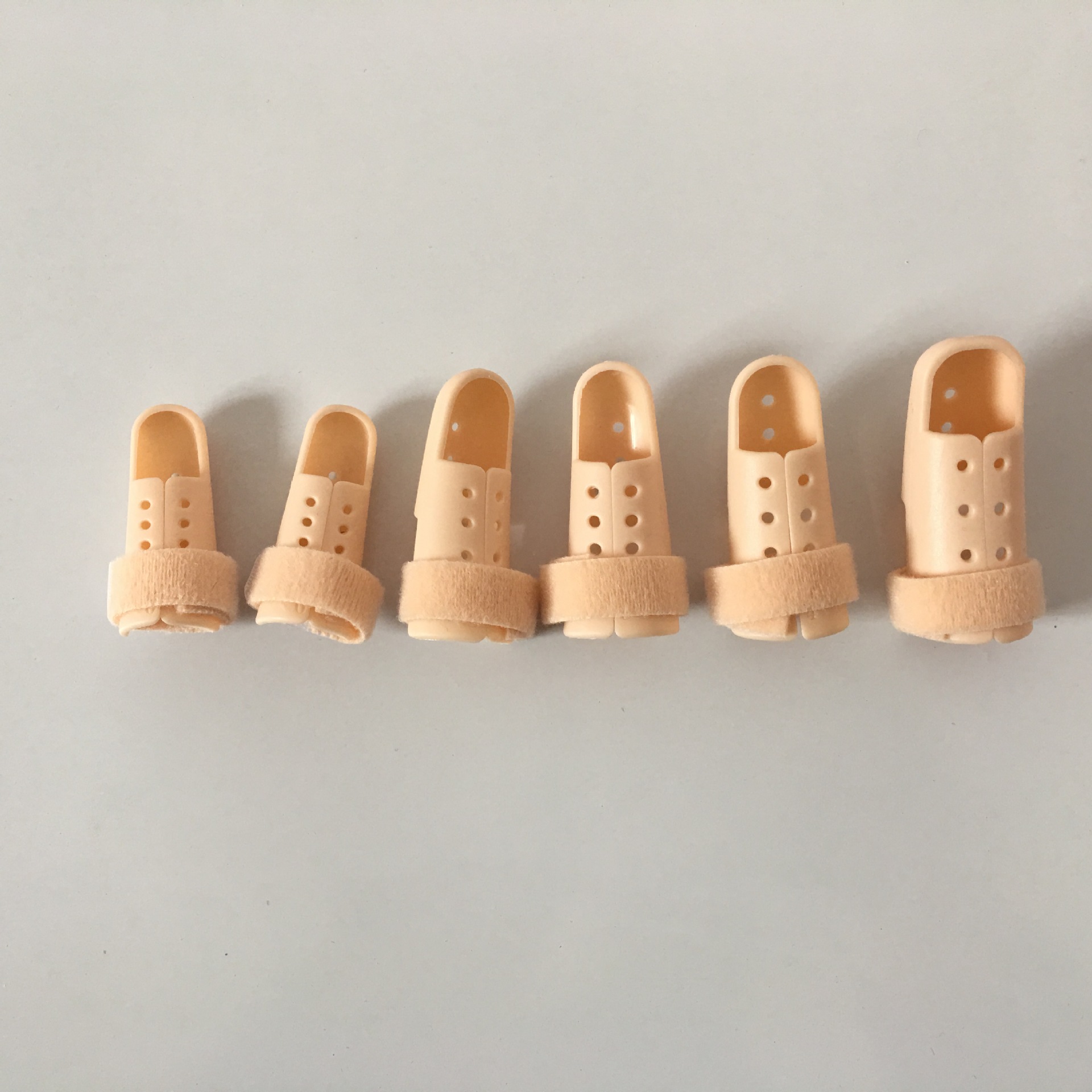 手指骨折固定夹板套 硬胶指套篮球护指 手指末关节固定套