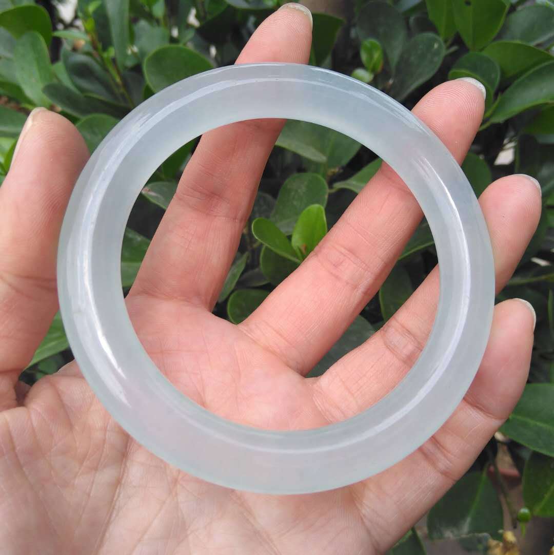 厂家货源时尚冰透石英岩玉蓝绿玉镯 浅蓝色石英岩玉圆条手镯