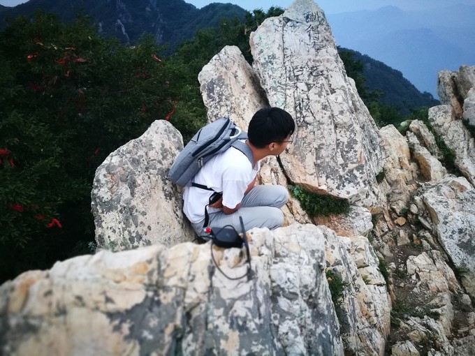 大家打算看嵩山日出的话注意不是在少室山而是在峻极峰.