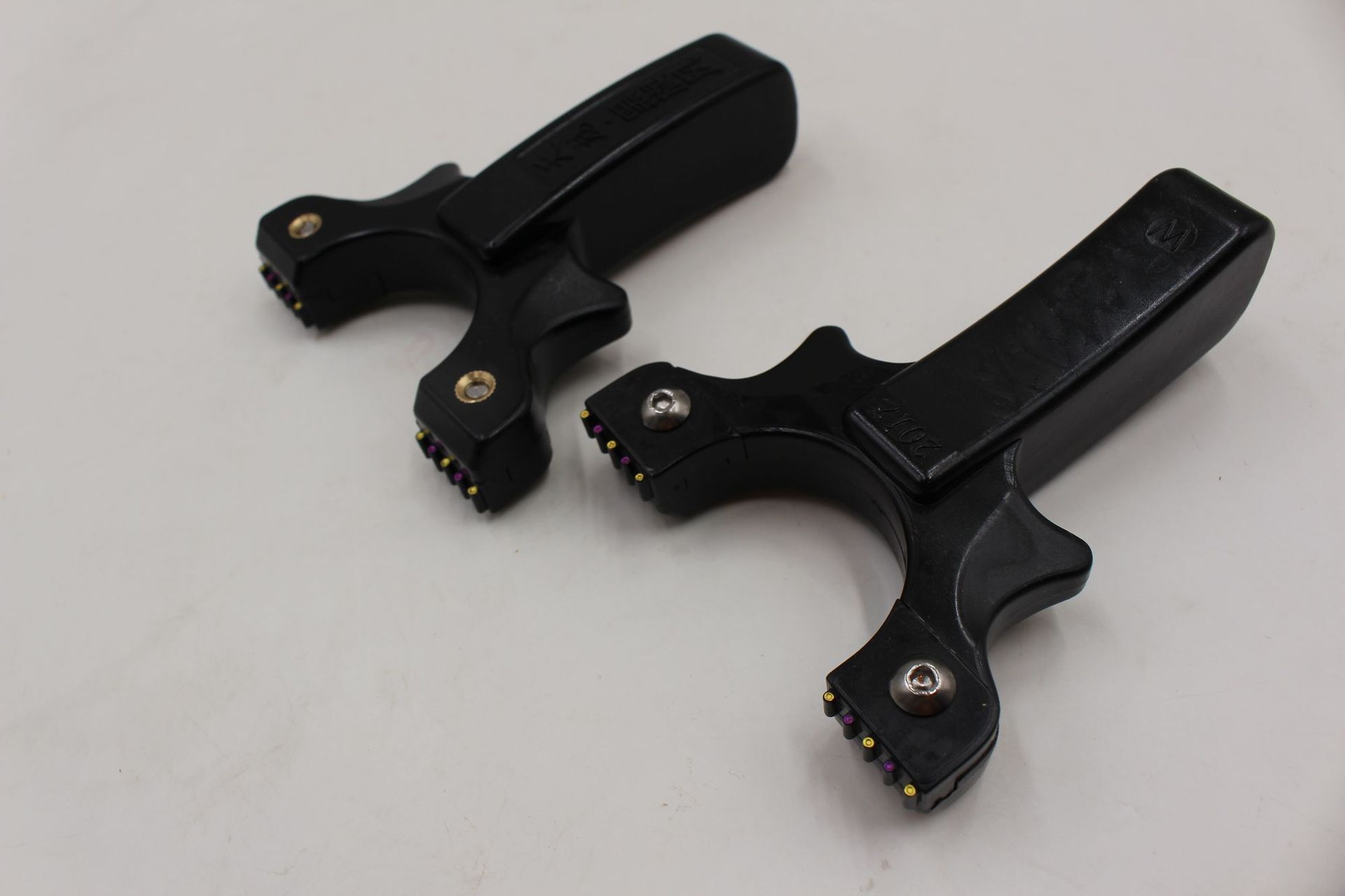 厂家直销天龙黑旋风反曲扁皮筋带瞄点弹弓 竞技弹弓批发