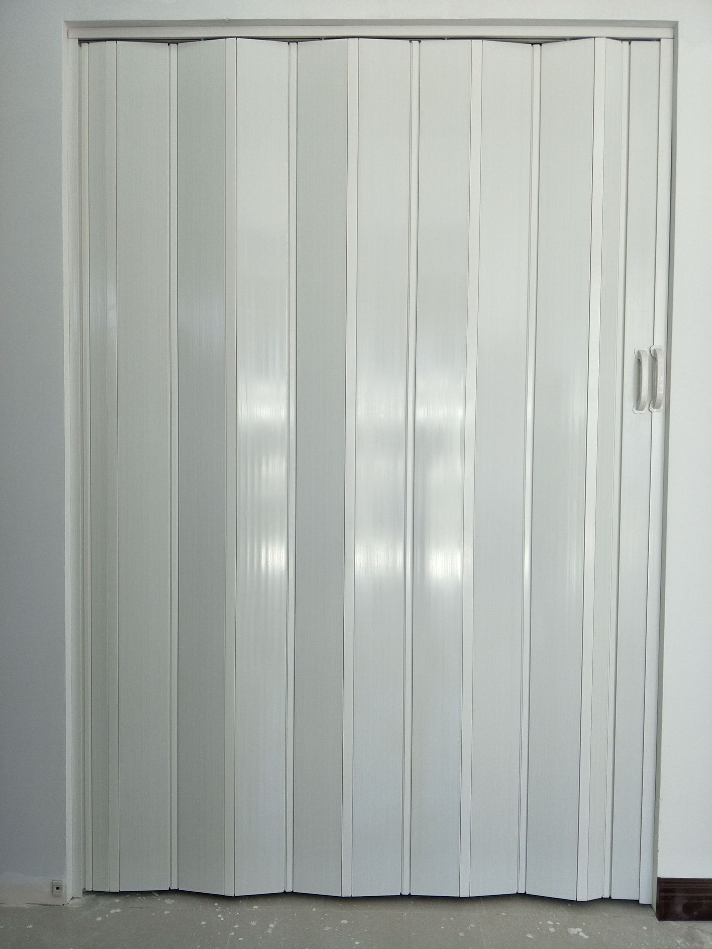 加厚型折叠门 加厚塑钢折叠门 白木纹塑料折叠门结构牢固美观耐用