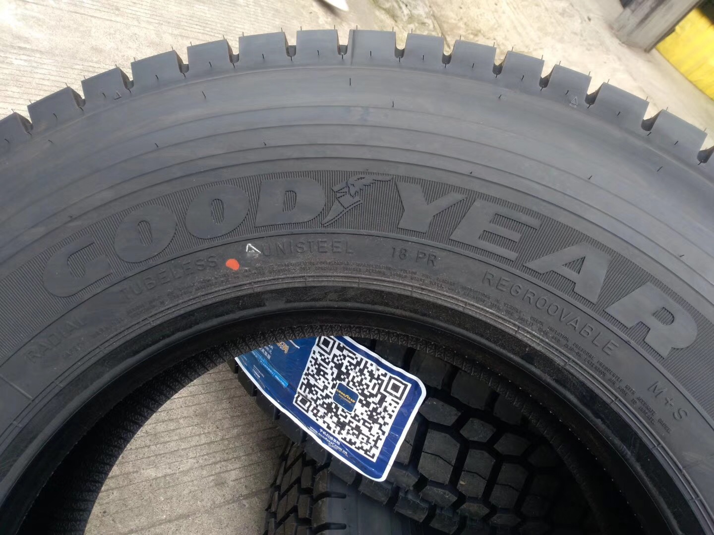 固特异goodyear 295/80r22.5-18pr麻将块花纹d200 轮胎