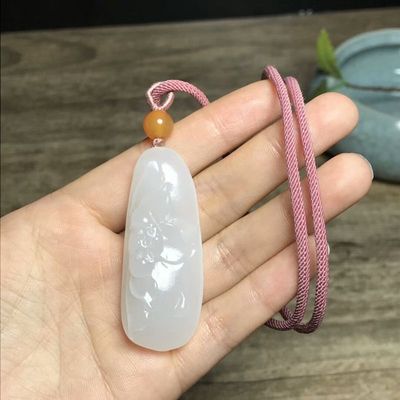 和田玉白玉青海料老料精雕莲花出水芙蓉玉质细腻精致女款吊坠带证