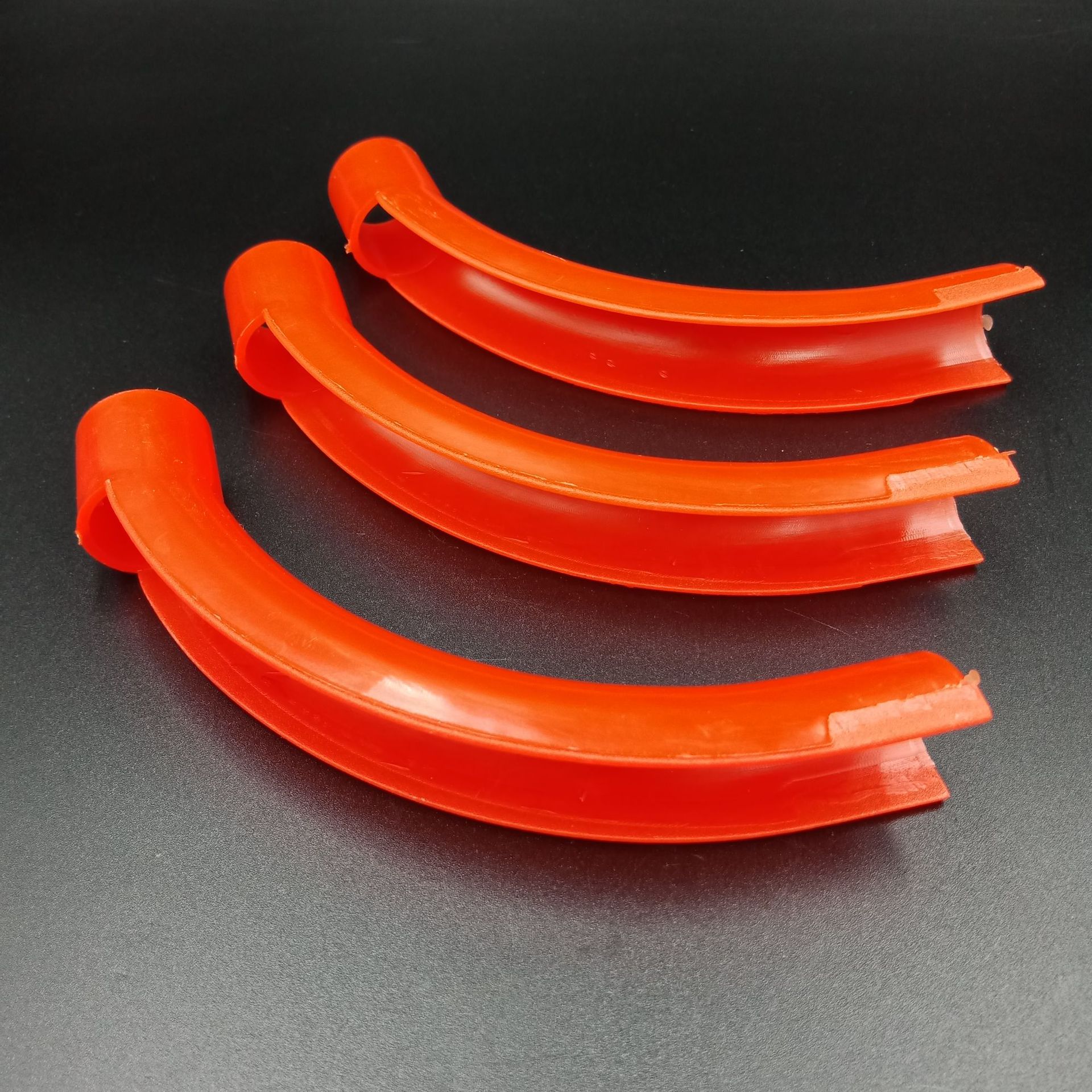 pvc管塑料红色弯管器护弯 地暖专用保护器专用材料 地暖弯管器