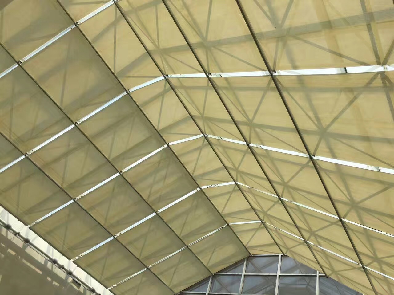 沪桦遮光fts电动天棚帘 遮阳帘卷轴式遮阳帘 大型商场fts天棚帘